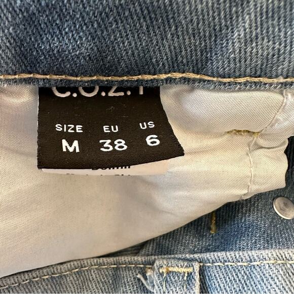 C.O.Z.Y. Jeans Light Wash Button Fly High Rise Straight Leg Jeans Size 6 NEW - Picture 2 of 12